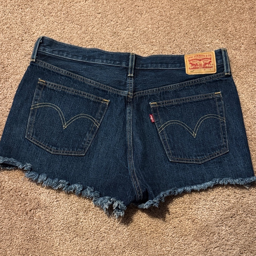Levi Demin Frayed Hem Women Shorts - Picture 4 of 10